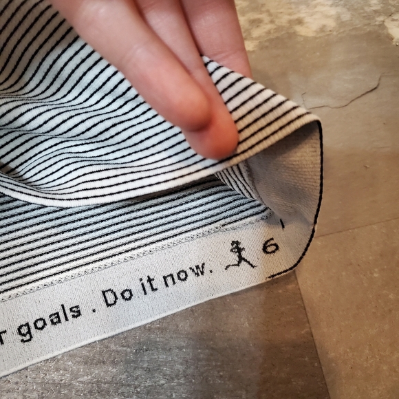 Lululemon Run: Swiftly Tech Racerback. Striped. Black and white. Size 6. - Picture 8 of 10